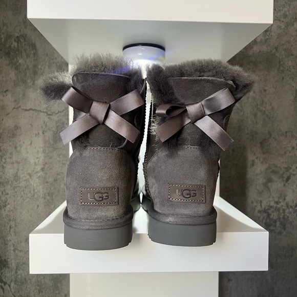 UGGS - Mini Bailey Bow II Boot - Picture 2 of 3